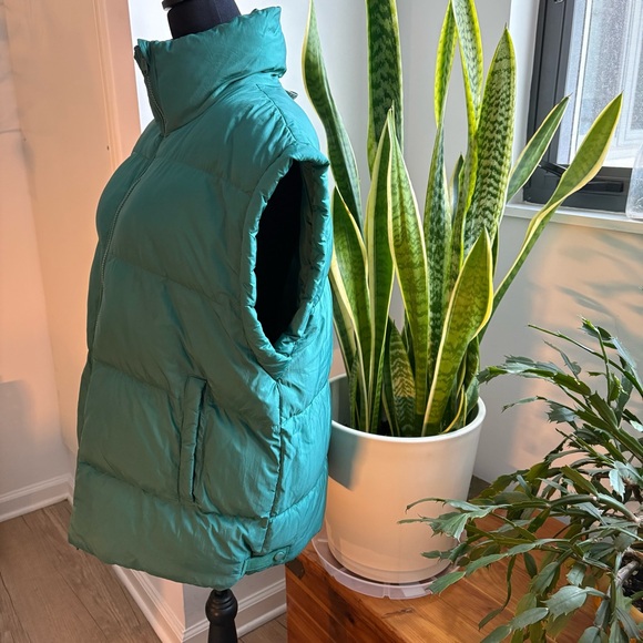 Free People In A Bubble Teal Puffer Vest -sz small  (brilliant forest) - Picture 4 of 7